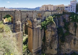 New restrictions on the way to slash traffic using iconic bridge that spans Ronda's gorge